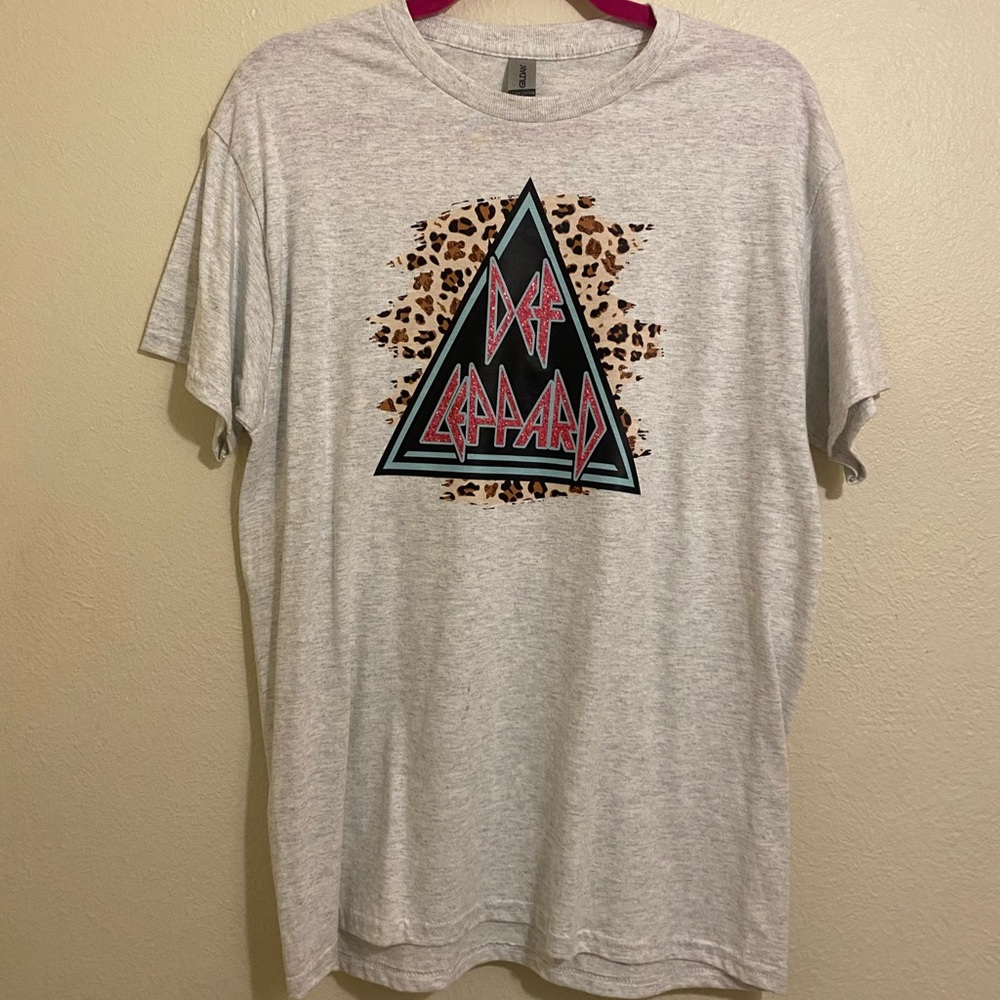 light gray def leppard graphic tee🐆